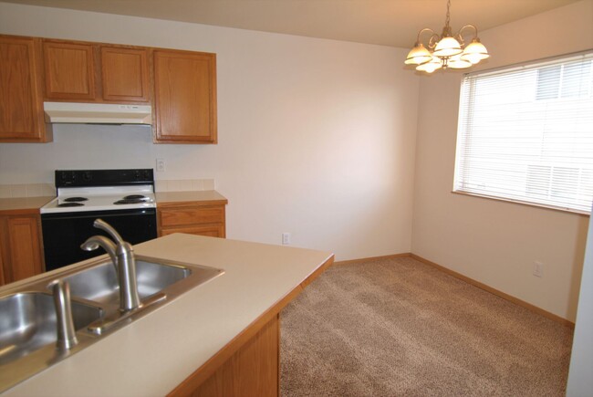 Building Photo - 2-Bed, 1-Bath Condo in East Wenatchee