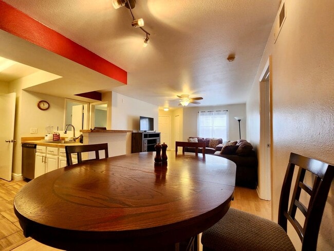 Building Photo - Fully upgraded 2/2 condo in the heart of K...