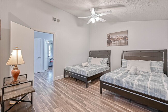 Building Photo - 11618 Corona Ln