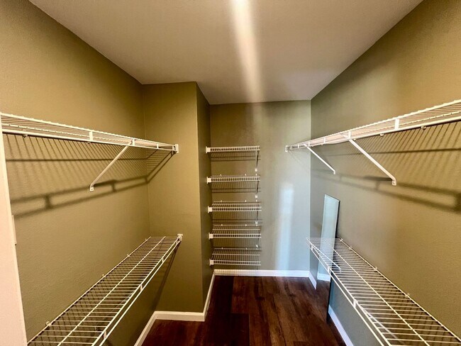 Building Photo - 1 bed 1 bath w/ Beautiful Mountain views!