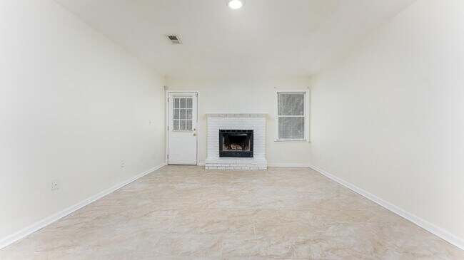 Building Photo - 6806 Cove Cir