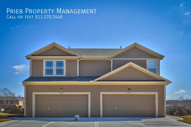 Primary Photo - 2040 S 137 St