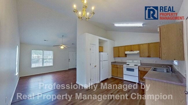 Building Photo - 3 BD/2BA Home with Sunny Floorplan and Eat-in Kitchen