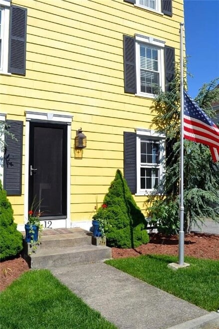 Building Photo - 12 Third School St