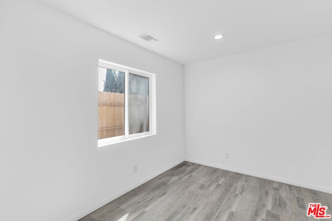 Building Photo - 7309 N Wilbur Ave