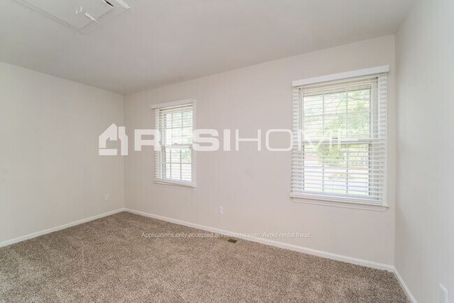 Building Photo - "Welcome Home! Get 1 month FREE RENT when ...