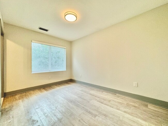 Building Photo - Fully Remodeled 4 Bedroom/ 4 Bathroom Single Family Home