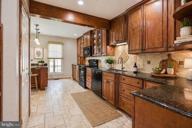 Building Photo - 9929 Hemlock Woods Ln