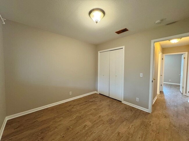 Building Photo - 219 Crystal Knoll Blvd