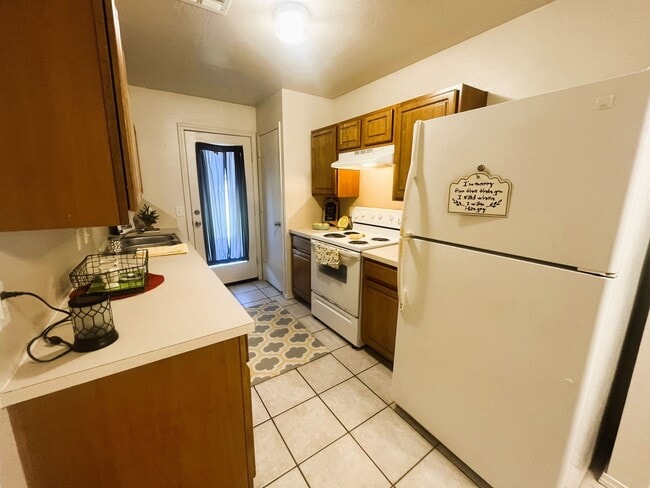 Building Photo - 9200 Snowberry Dr