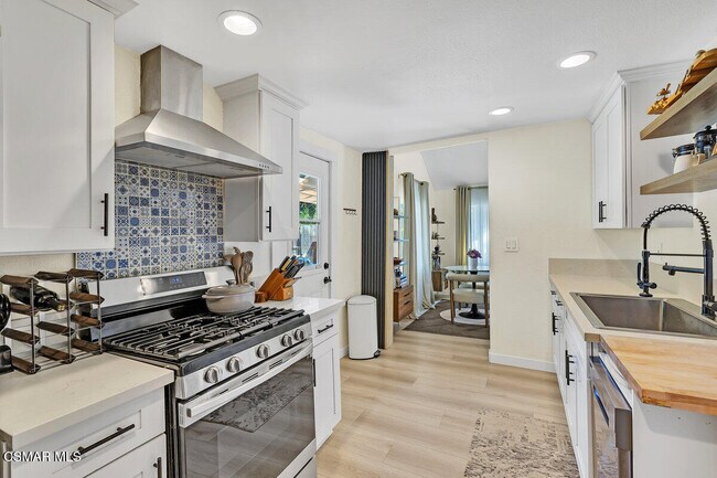 Building Photo - 2855 Los Feliz Dr