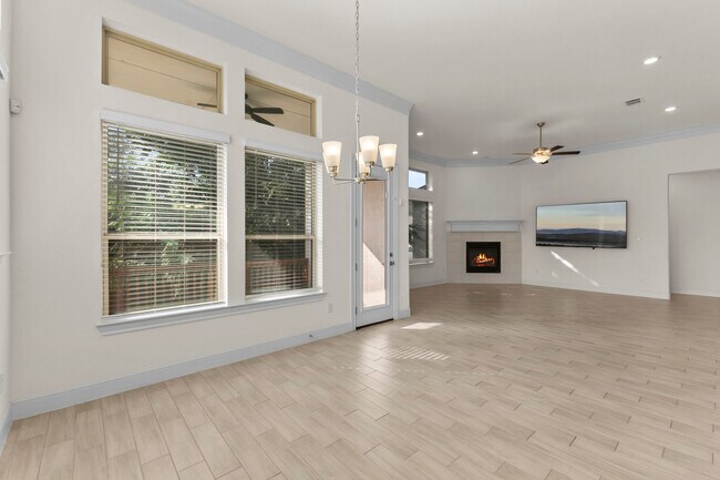 Building Photo - 3839 Balentine