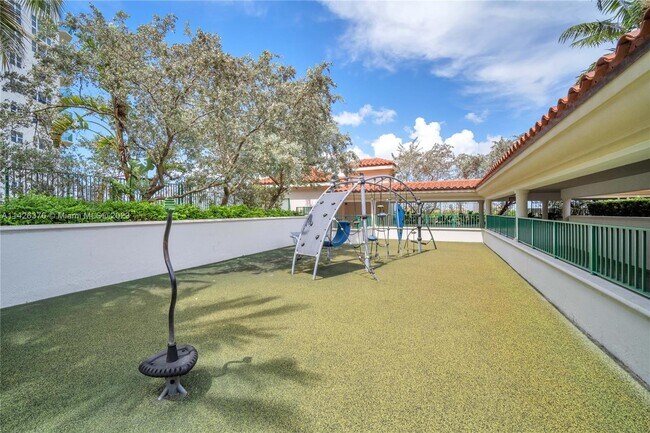 Building Photo - 19900 E Country Club Dr