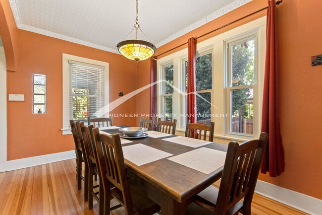 Building Photo - Lovely 3 bedroom home in the Highlands Nei...