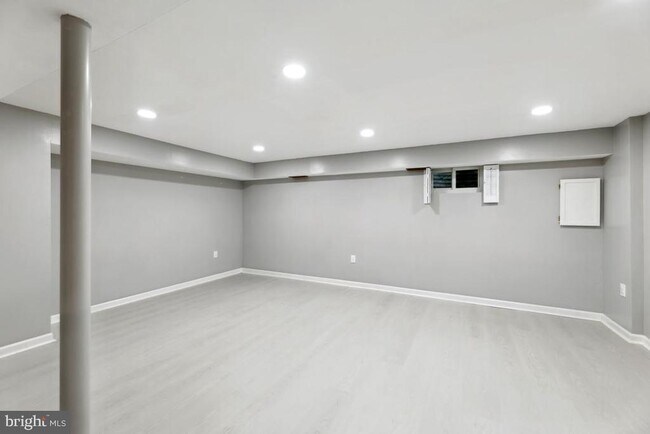 Building Photo - 7448 Pohick Rd