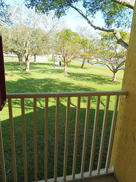 Building Photo - 1055 Coral Club Dr