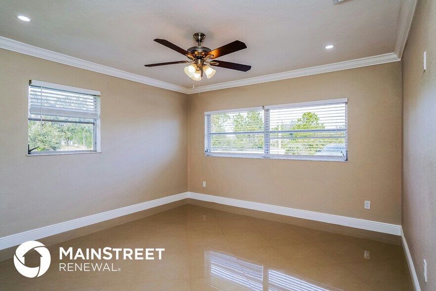 Building Photo - 300 East 10th Street