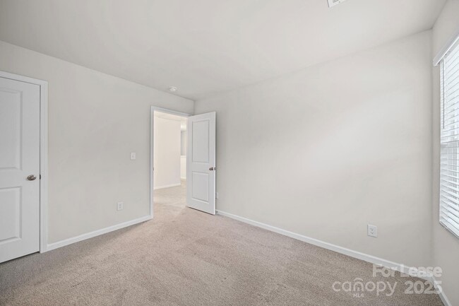 Building Photo - 916 S Battleground Ave