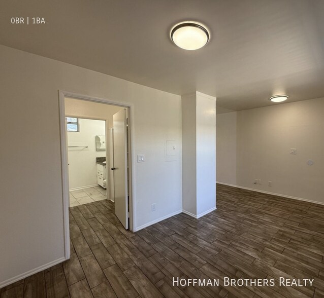Building Photo - 15632 Leadwell St