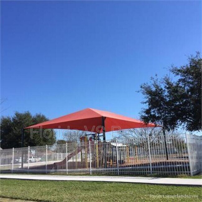 Building Photo - 330 Dundee Dr