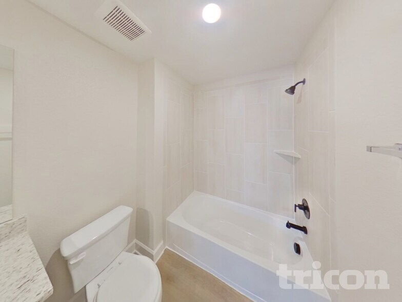 Building Photo - 1209 Bullock Dr
