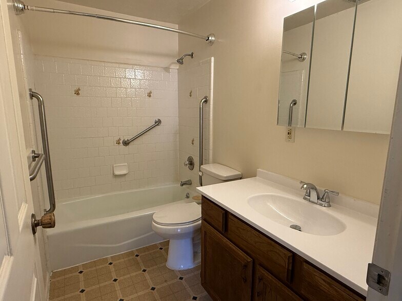 Building Photo - 2196 w 5600 s