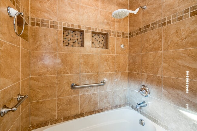 Building Photo - 118 Southbrook Cir