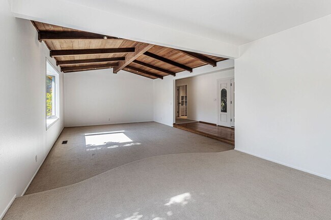 Building Photo - Spacious Saratoga Home with Great Outdoor ...