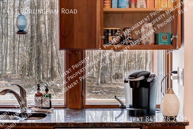 Building Photo - 441 Burlingham Rd