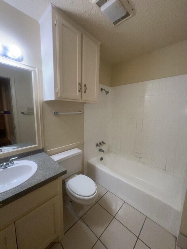 Building Photo - Arlington 3/2.5/2 duplex Ready for move in