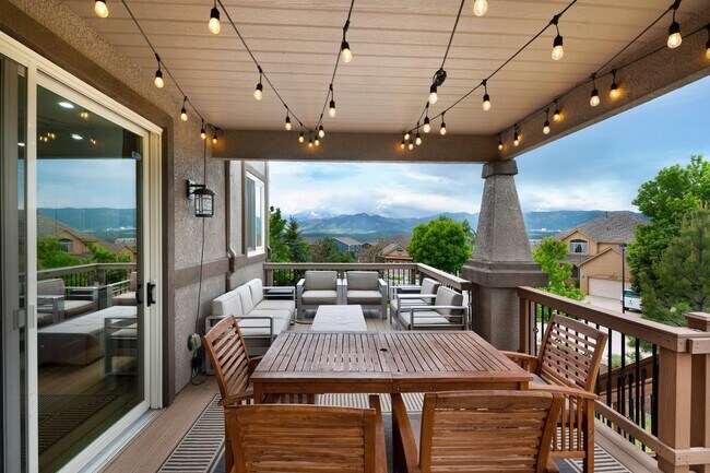 Building Photo - Elegant Mountain-View Retreat in Stone Cro...
