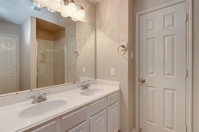 Building Photo - 14547 Gleaming Rose Dr