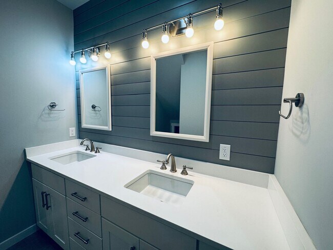 Building Photo - West AVL - Spacious, Beautiful Modern Home