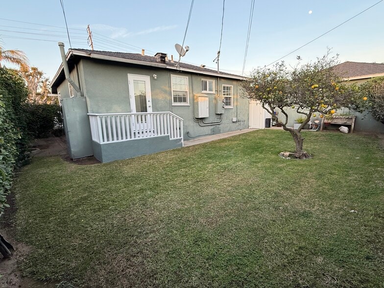 Private backyard - 6522 W 86th Pl