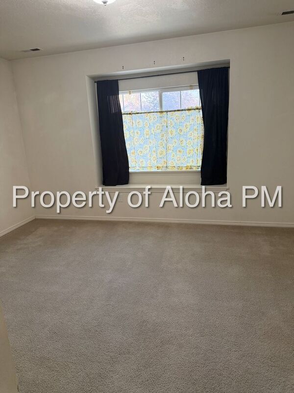 Building Photo - 1802 S Broxon St
