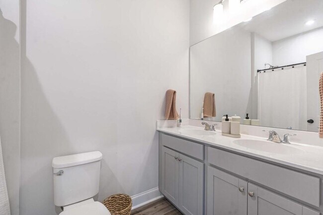 Building Photo - 2595 Whistler Wy NE