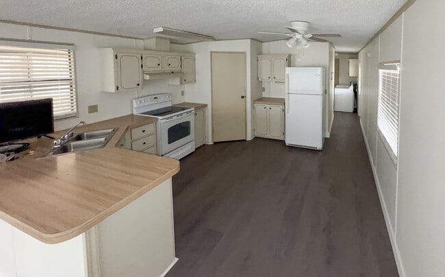 Building Photo - 1601 US-441