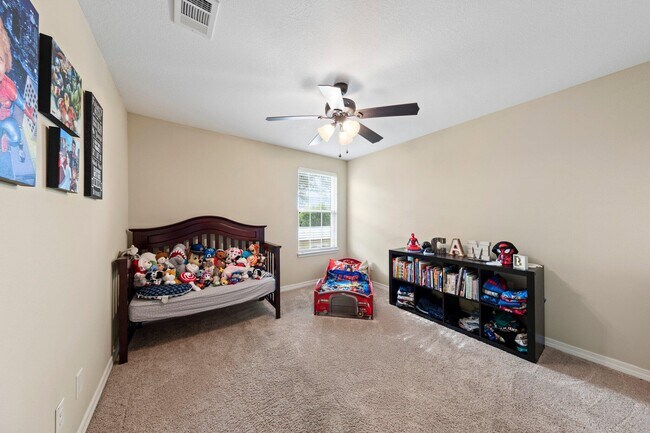 Building Photo - 876 Fairview Dr
