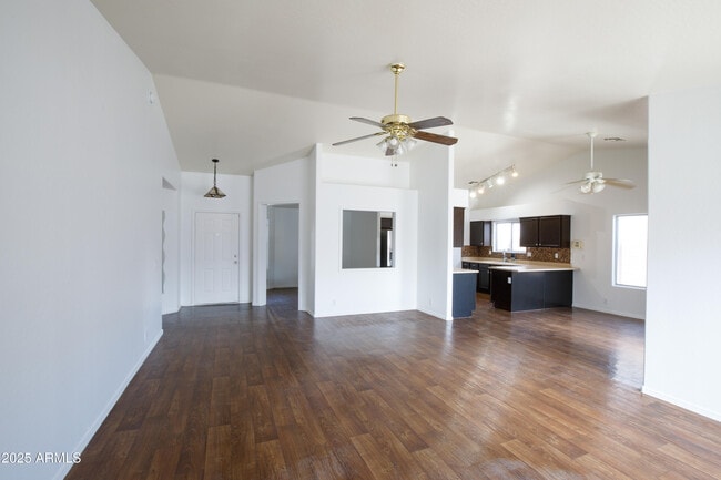 Building Photo - 909 E Harwell Rd