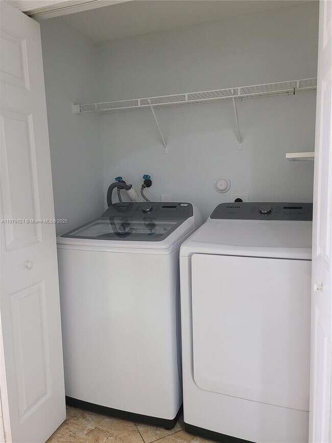 Building Photo - 4252 SW 156th Ave