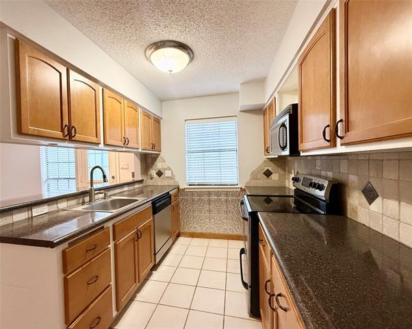 Building Photo - 628 St Charles Dr