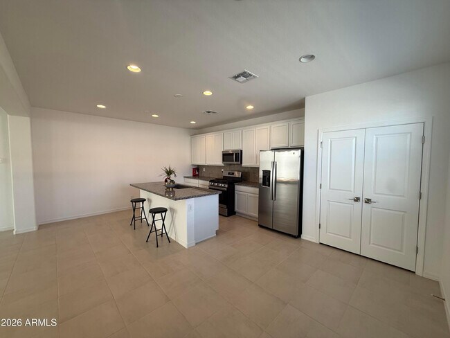 Building Photo - 14668 W Soft Wind Dr