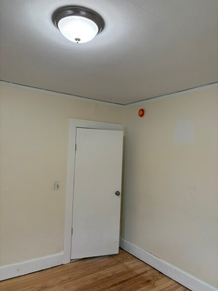 Building Photo - 31 Perkins Ave
