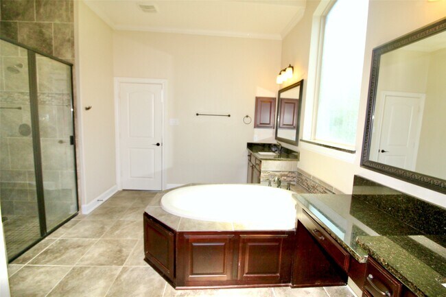 Building Photo - 24115 Via Privato Dr