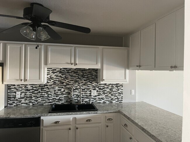 Primary Photo - 138 Scottwood Dr SE