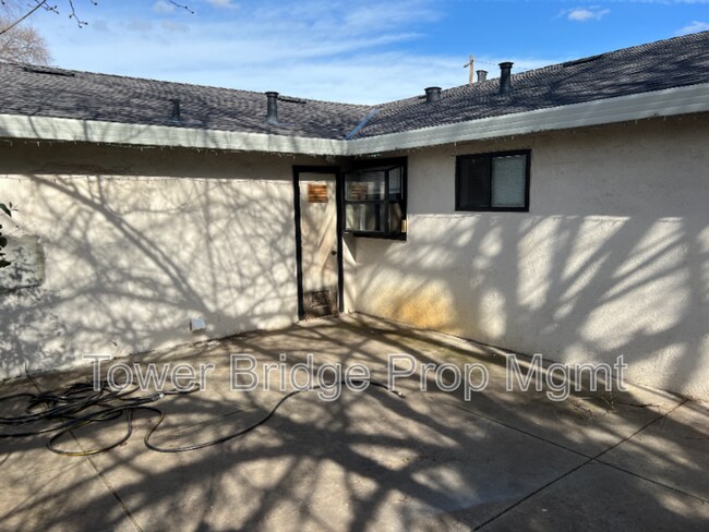 Building Photo - 1328 School St