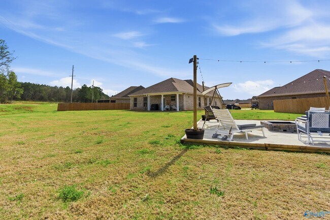 Building Photo - 221 Willie Sanders Dr
