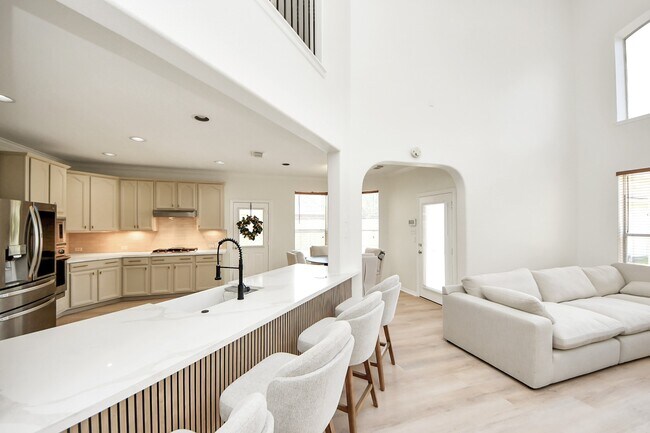 Building Photo - 527 Little River Ct