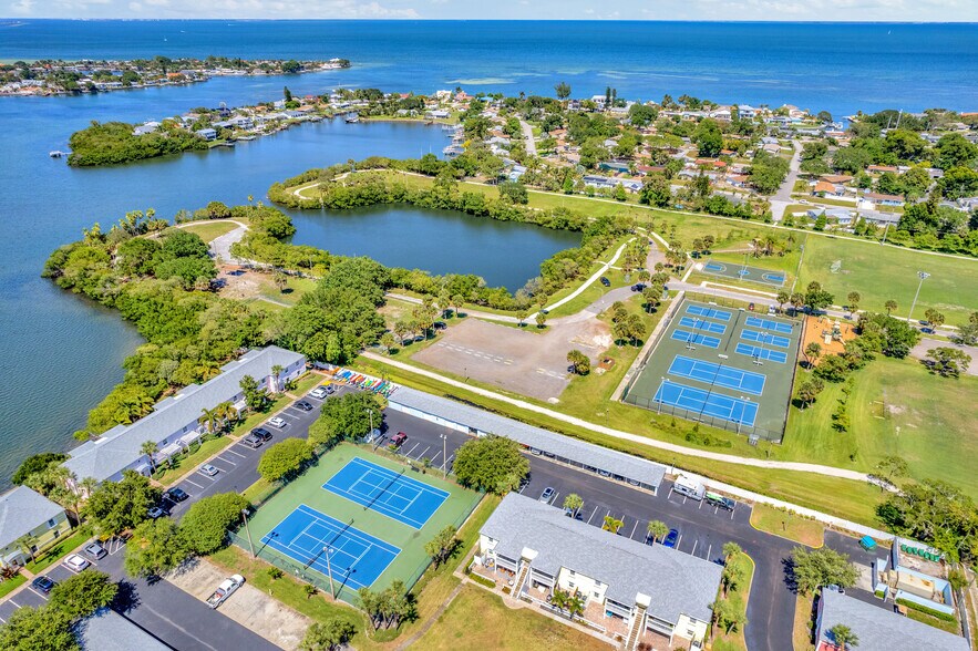 Building Photo - 3743 Pompano Dr SE
