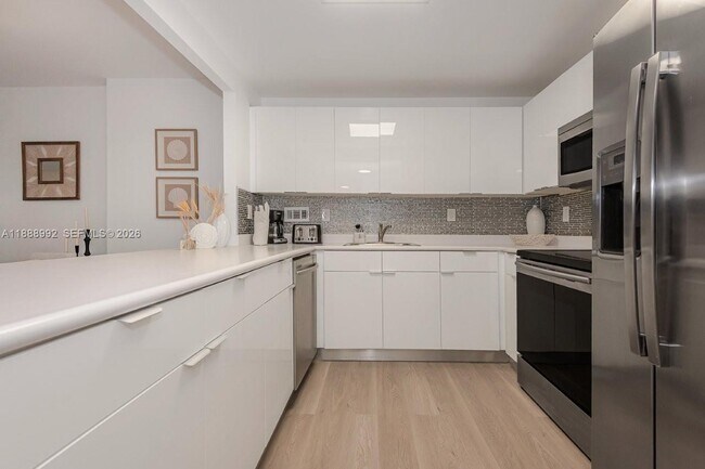 Building Photo - 2301 Collins Ave